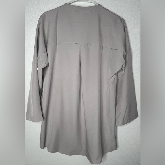 Chic Gray Blouse with Sequin Accent - Size Medium- NWOT - Picture 6 of 7